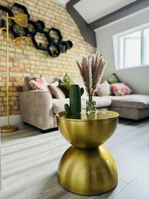 Stylish Two-Story London Retreat Διαμέρισμα Εξωτερικό φωτογραφία