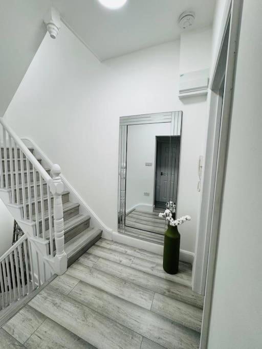 Stylish Two-Story London Retreat Διαμέρισμα Εξωτερικό φωτογραφία